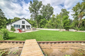 Newly Built Gilletts Lake Gem Dock and Hot Tub